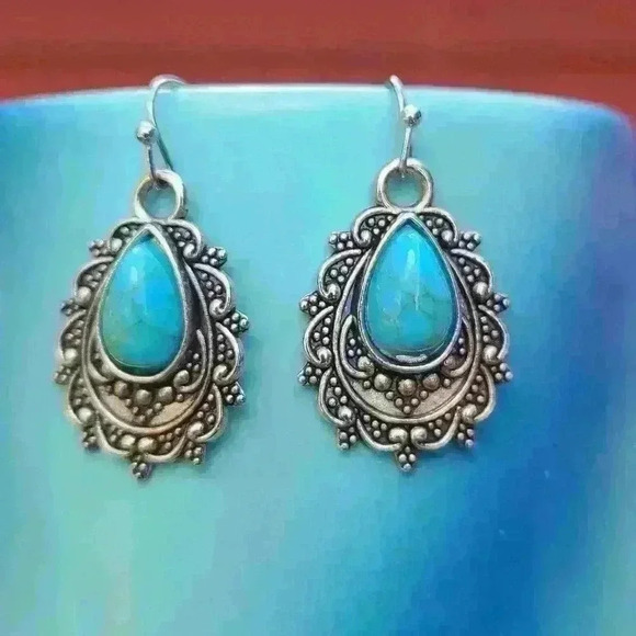 Vintage turquoise like silver tone earrings - Picture 6 of 16